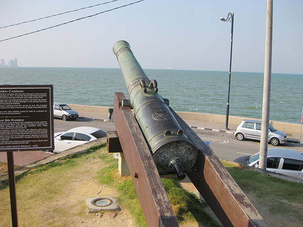真鍮製の大砲スリ・ランバイ