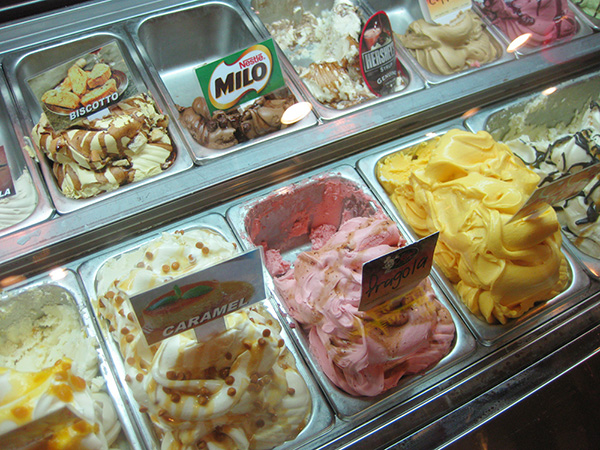 海外挙式、または海外ウエディングのペナン島アイスクリームのお店「MAXIM’S」スウィーツ