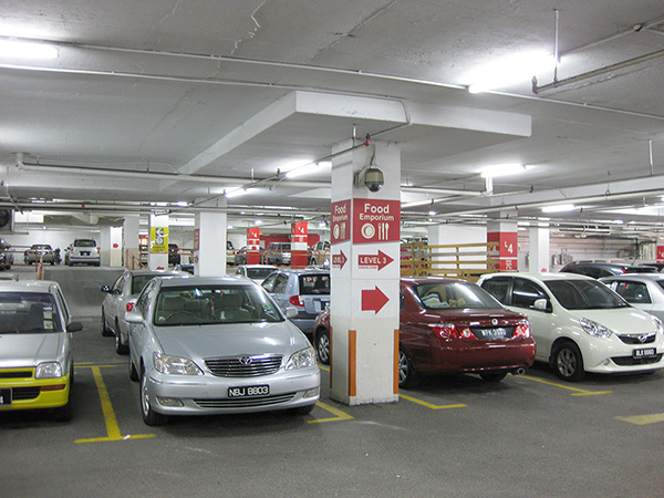 海外ウエディング、海外挙式　マレーシアウエディング　マレーシアの立体駐車場