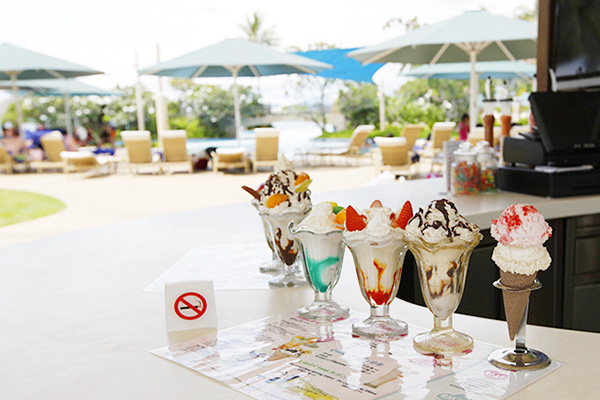 海外ウエディング、海外挙式　マレーシアウエディング　プールサイドのリゾート　アイスクリームやアルコール