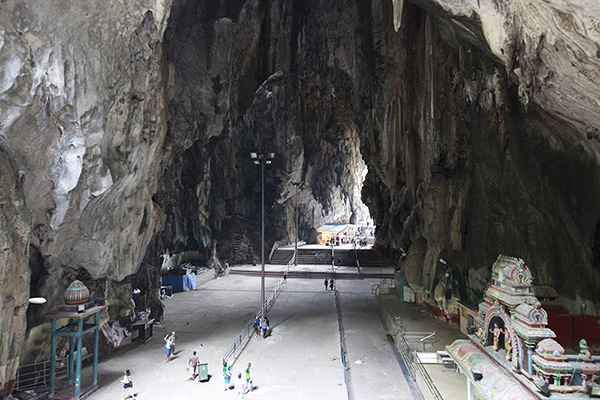 海外ウエディング、海外挙式　マレーシアウエディング　「ムルガン神」巨大な洞窟と鍾乳洞