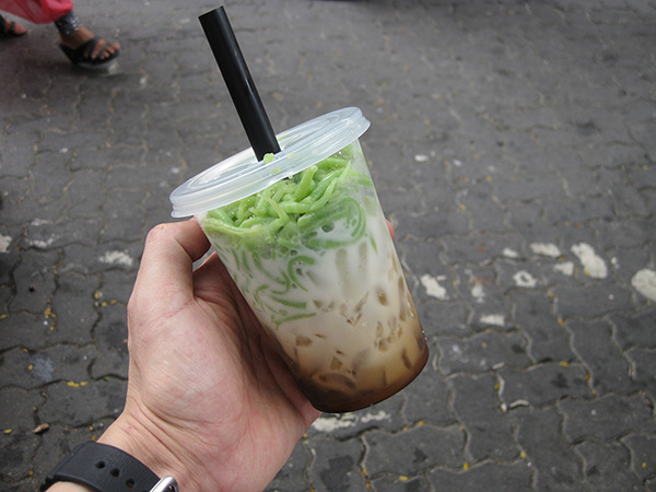 海外ウエディング、海外挙式　マレーシアウエディング　緑色がチェンドル