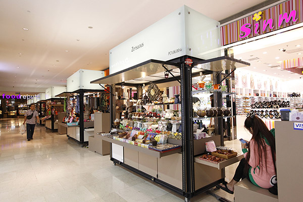 海外ウエディング、海外挙式　マレーシアウエディング　パビリオンでお買い物