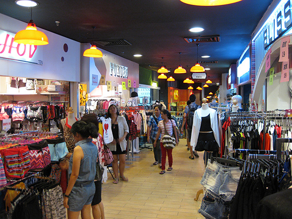 海外ウエディング、海外挙式 マレーシアウエディングの「カサミアブライダル」　クアラルンプールのショッピング　子どものおもちゃ屋さん