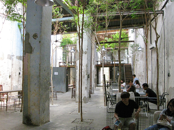 カフェ「V cafe」店内雰囲気