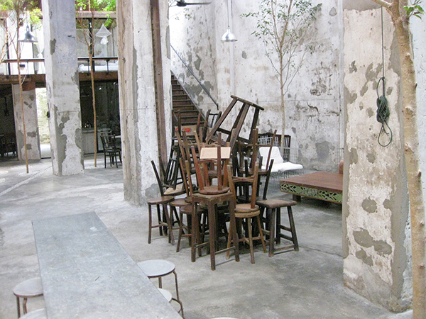 カフェ「V cafe」オブジェ