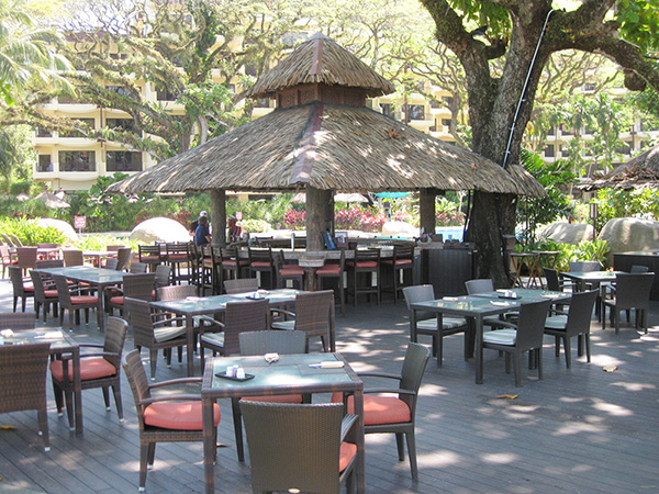 海外挙式、または海外ウエディングの5つ星リゾート「シャングリ・ラ ラササヤン リゾート＆スパ ペナン」の屋外バー