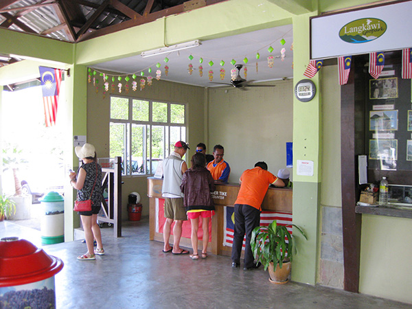 ボートの受付カウンター